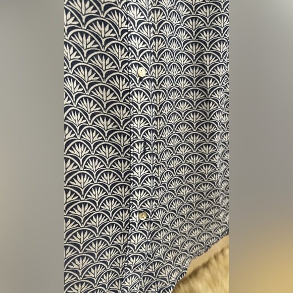 H&M | Sleeveless Chiffon Silk Button Down - Picture 6 of 6